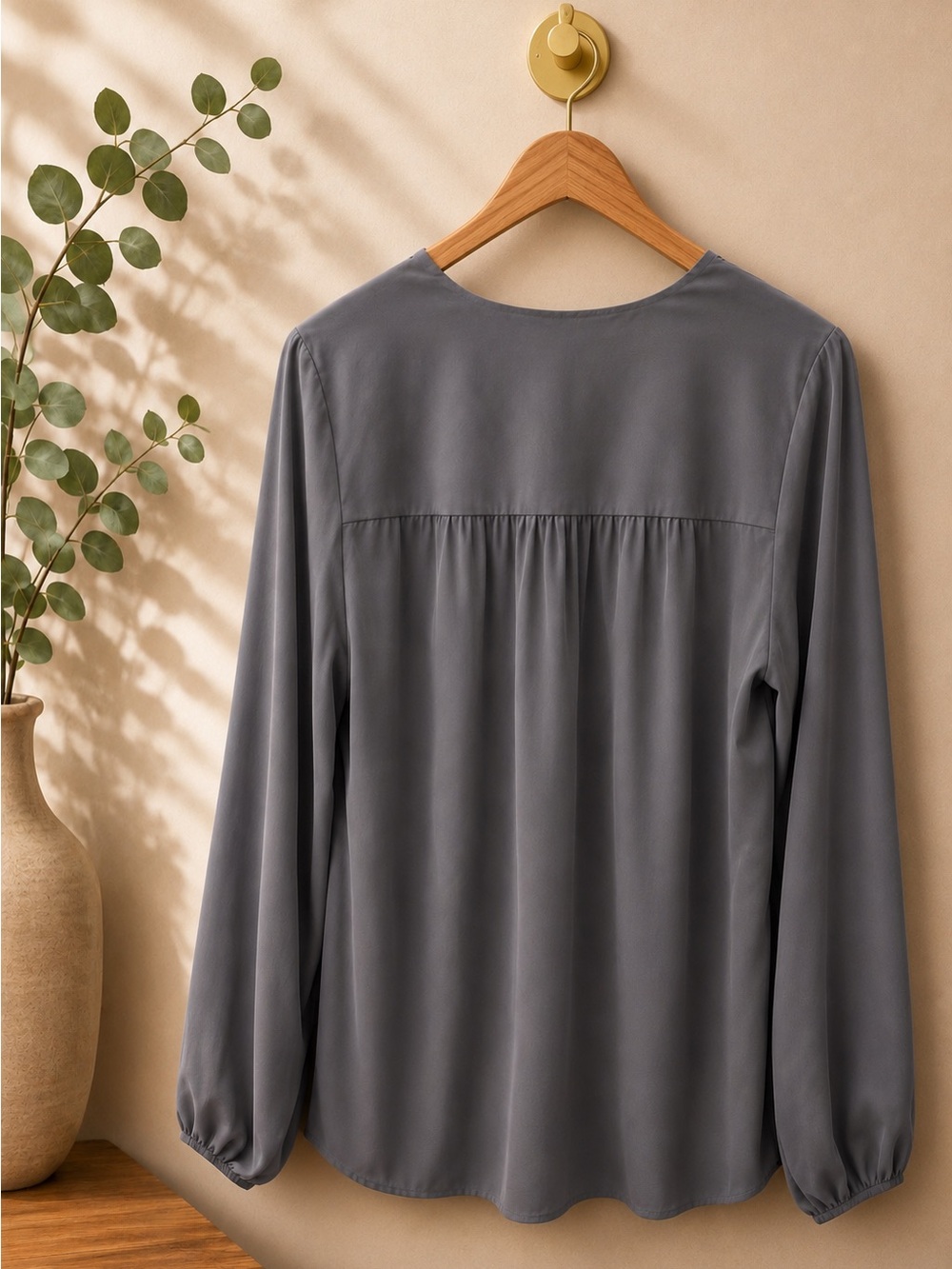 Violet + Claire Gray Flowy Blouse Size Medium - Picture 2 of 3